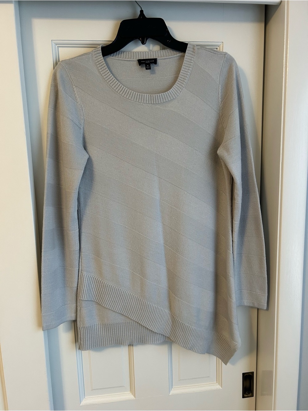 The Limited Light Gray Sweater size M